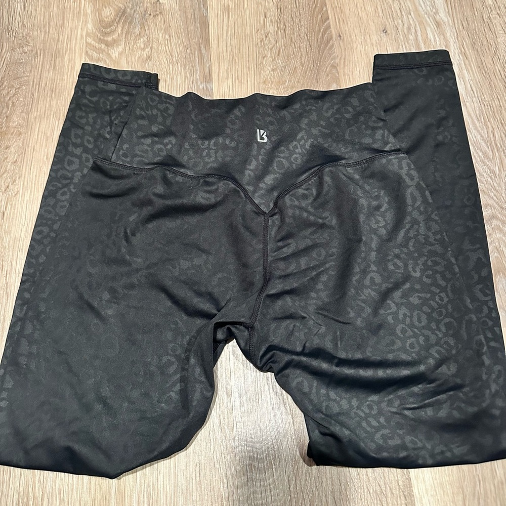 Black Leopard Print High-Waist Leggings - Picture 2 of 3